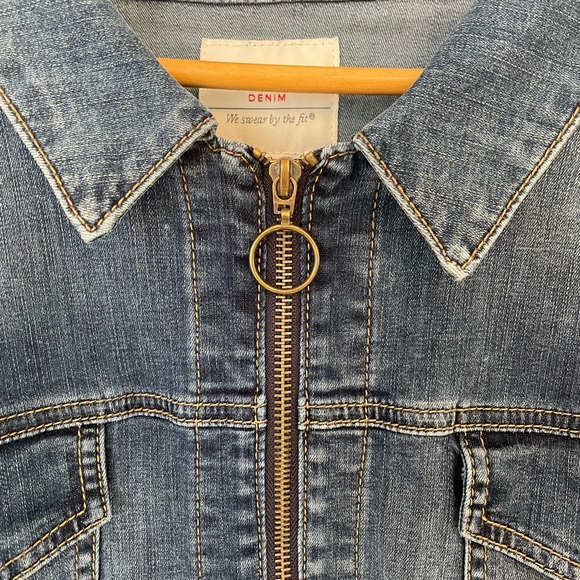 Torrid Medium Wash Cropped Denim  Jacket Size 4X Zip Up - Picture 3 of 11